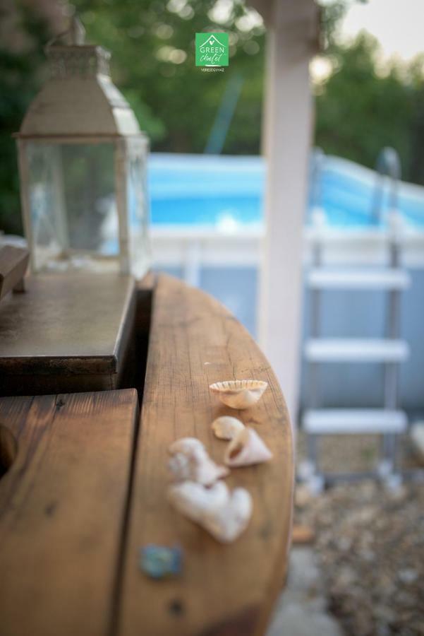 Green Chalet Hotel Veresegyhaz Bagian luar foto